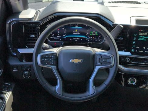 Used 2024 Chevrolet Silverado 1500 LT AWD/4WD image 18