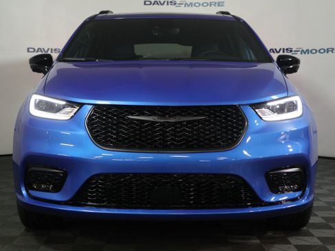 New 2026 Chrysler Pacifica Limited image 13