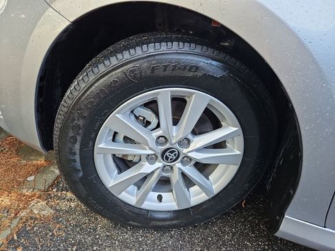 Used 2025 Toyota Camry LE image 31