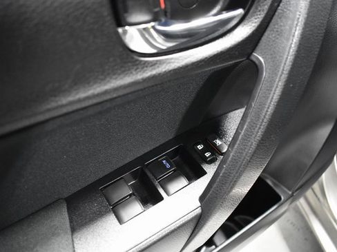 Used 2018 Toyota Corolla L image 14
