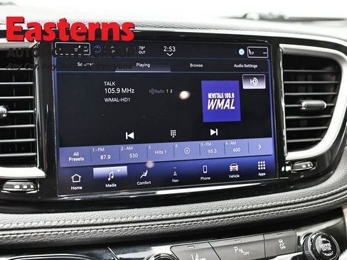 Used 2024 Chrysler Pacifica Limited FWD image 19