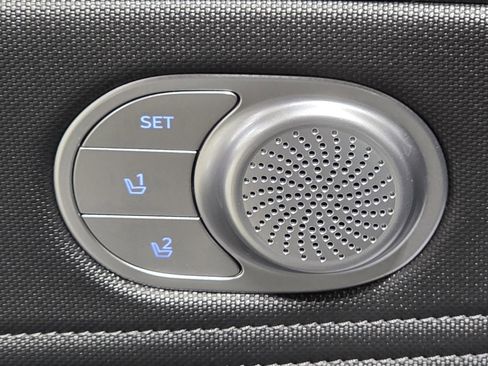 Certified 2025 Hyundai Elantra Limited image 22