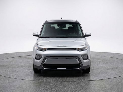Used 2025 Kia Soul LX w/ LX Technology Package FWD image 2