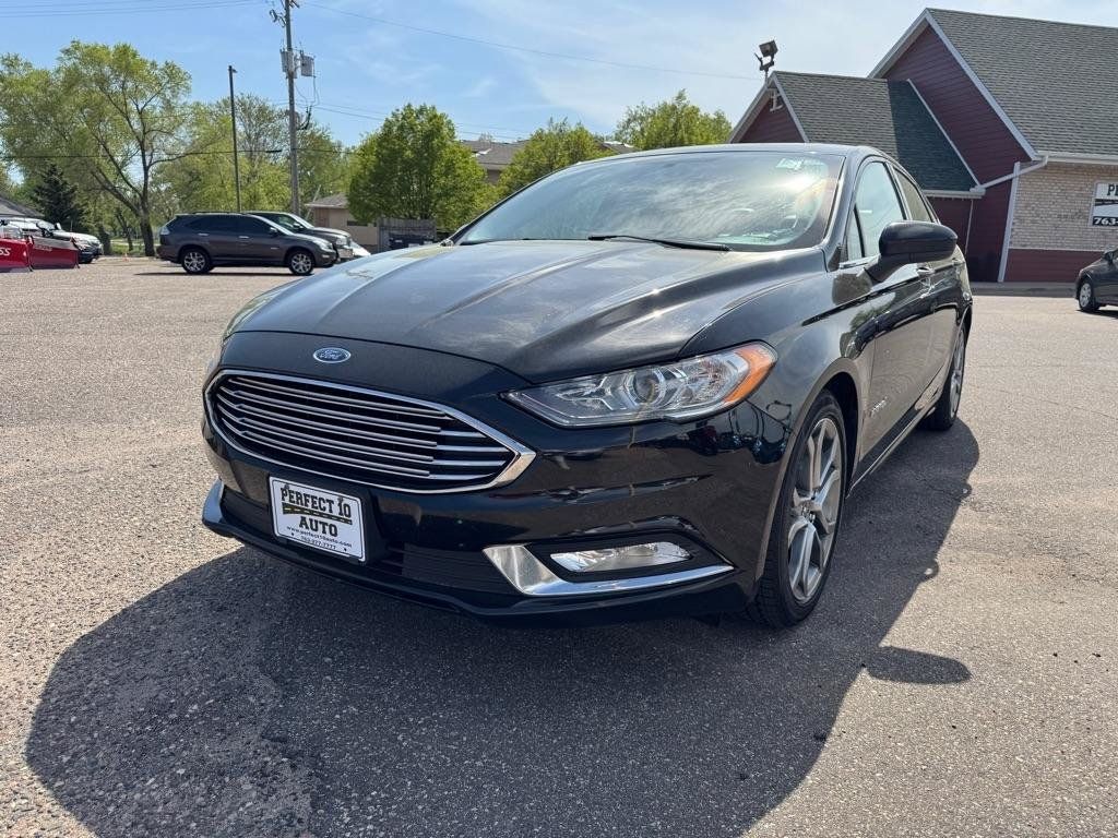 Used 2017 Ford Fusion SE w/ Equipment Group 601A FWD image 15