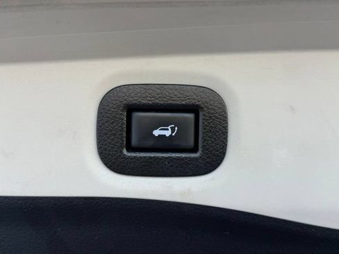 Used 2020 Nissan Rogue SV w/ Premium Package FWD image 11