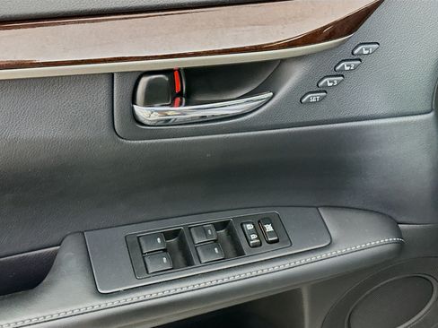 Used 2013 Lexus ES 350 w/ Luxury Pkg FWD image 15