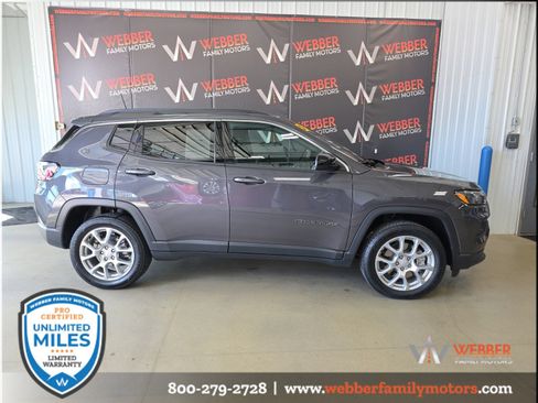 Used 2024 Jeep Compass Latitude AWD/4WD image 6