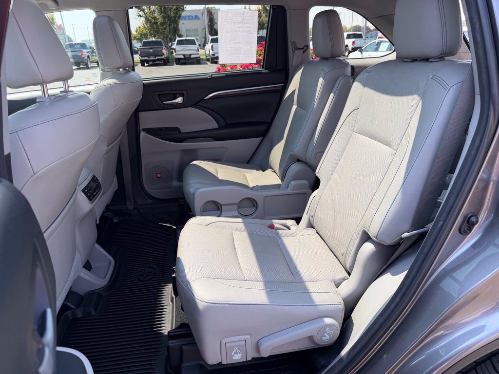 Used 2016 Toyota Highlander Limited Platinum AWD/4WD image 44