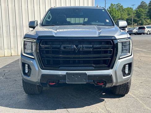 Used 2024 GMC Yukon XL AT4 w/ Technology Package AWD/4WD image 3
