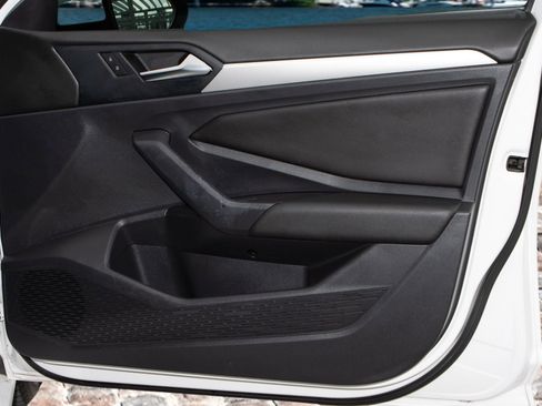 Used 2019 Volkswagen Jetta R-Line image 12