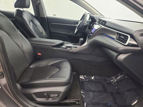 Used 2018 Toyota Camry XSE image 14