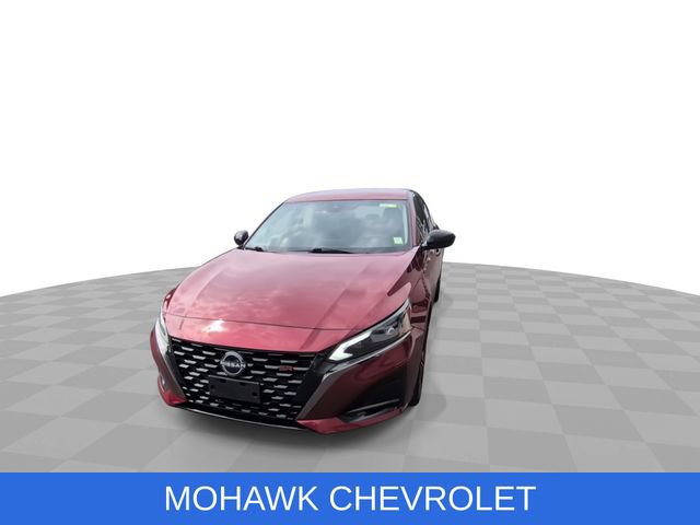 Used 2024 Nissan Altima 2.5 SR AWD/4WD image 3