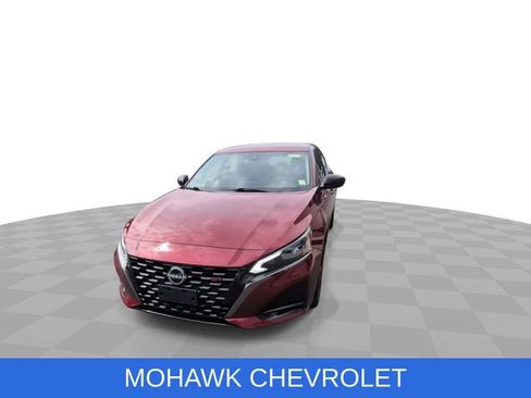 Used 2024 Nissan Altima 2.5 SR AWD/4WD image 3