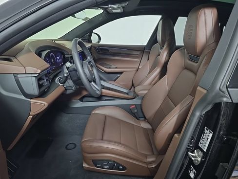 Certified 2026 Porsche Macan 4 Electric AWD/4WD image 5