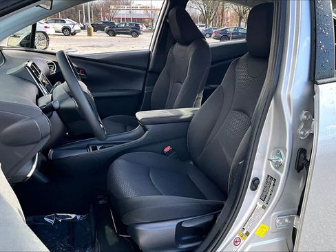 Used 2019 Toyota Prius LE w/ Carpet Mat Package image 7