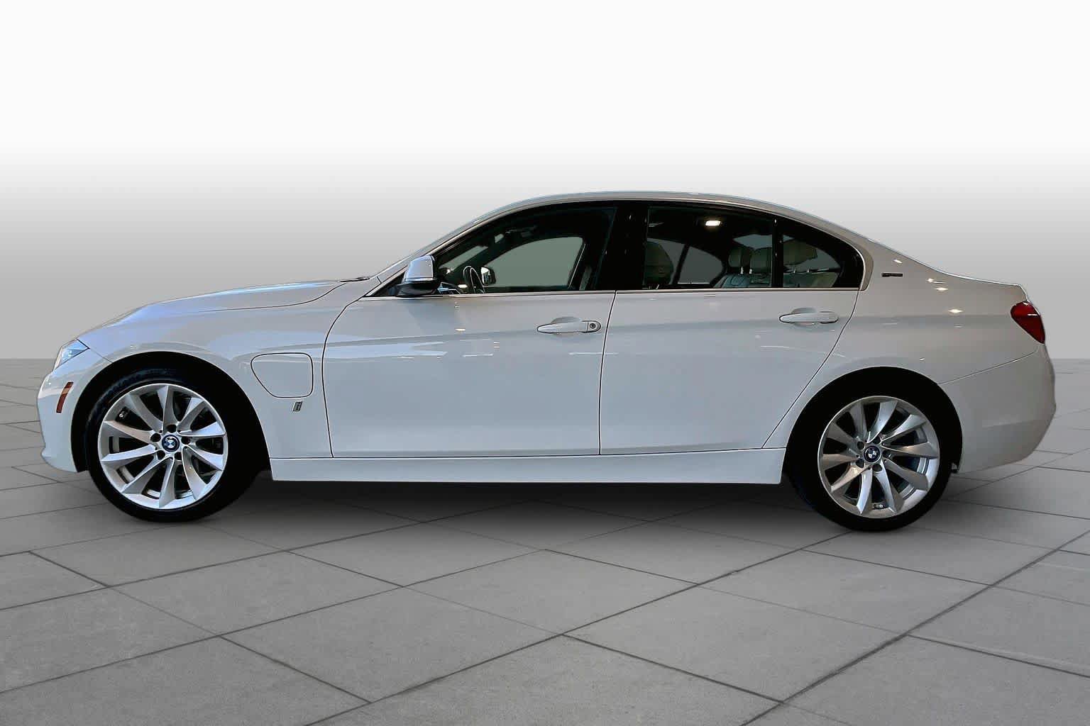 Used 2017 BMW 330e RWD image 32