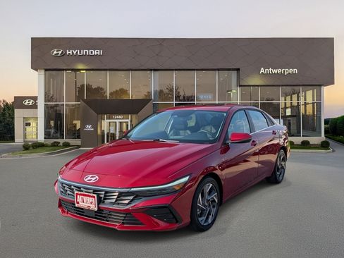 Used 2025 Hyundai Elantra Limited FWD image 7