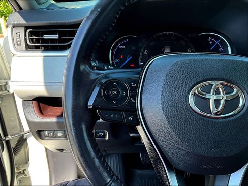 Used 2019 Toyota RAV4 Limited w/ Limited Grade Weather Package AWD/4WD image 11