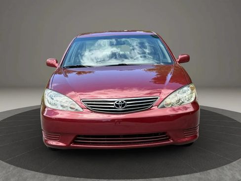 Used 2005 Toyota Camry LE FWD image 2