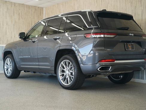 Used 2022 Jeep Grand Cherokee Summit w/ Advanced Protech Group IV AWD/4WD image 7