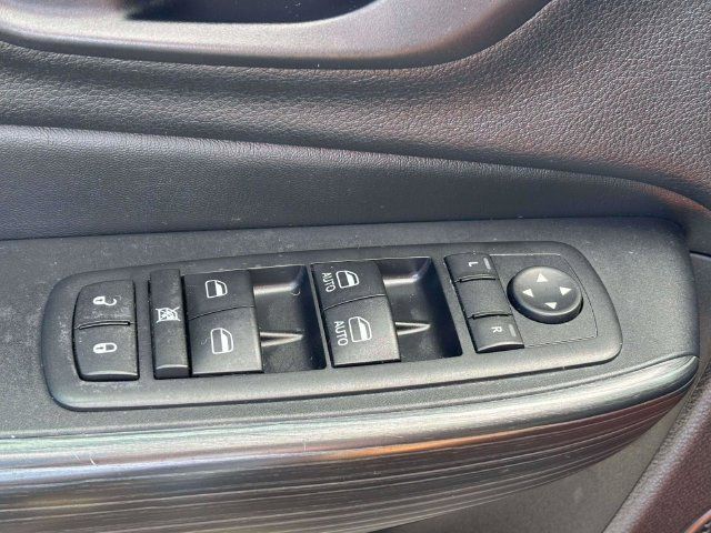 Used 2016 Jeep Cherokee Trailhawk w/ Comfort/Convenience Group AWD/4WD image 9