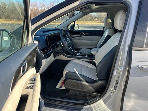 New 2025 Kia Carnival SX image 9