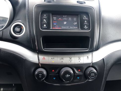 Used 2019 Dodge Journey SE w/ Connectivity Group FWD image 21