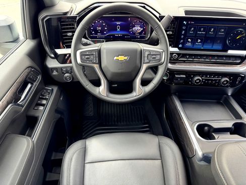 Used 2025 Chevrolet Silverado 3500 LTZ w/ LTZ Convenience Package image 24