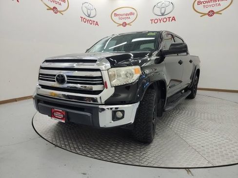 Used 2017 Toyota Tundra SR5 w/ SR5 Upgrade Package RWD image 2