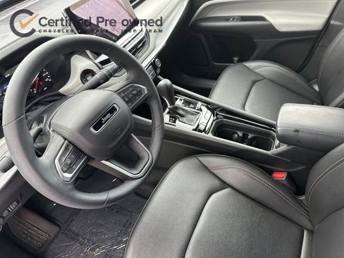 Used 2024 Jeep Compass Limited image 11