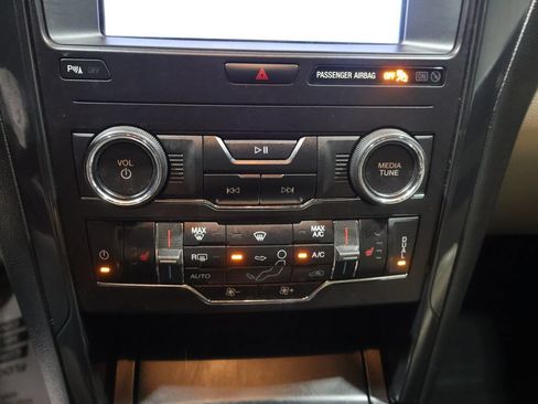 Used 2019 Ford Explorer XLT w/ Equipment Group 202A AWD/4WD image 27