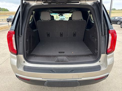 Used 2023 GMC Yukon XL SLT w/ SLT Luxury Package AWD/4WD image 10