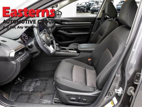 Used 2023 Nissan Altima 2.5 SV w/ SV Premium Package FWD image 14