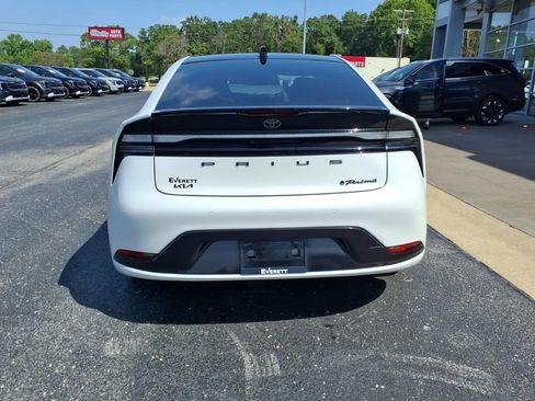 Used 2023 Toyota Prius Prime Premium FWD image 5