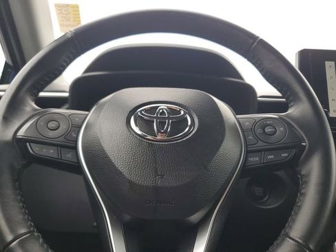 Used 2025 Toyota Corolla Cross LE FWD image 13
