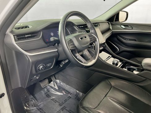 Used 2022 Jeep Grand Cherokee Limited image 9