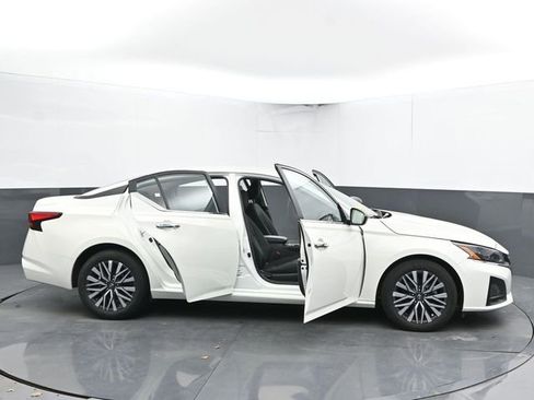 Used 2025 Nissan Altima 2.5 SV image 57