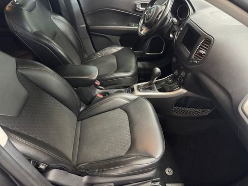 Used 2019 Jeep Compass Latitude w/ Popular Equipment Group AWD/4WD image 4