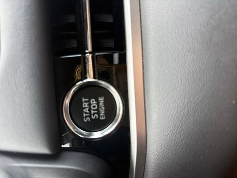 Used 2025 Mitsubishi Outlander ES AWD/4WD image 29