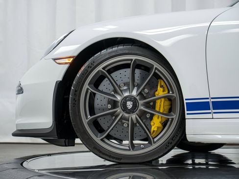 Used 2016 Porsche 911 R RWD image 43