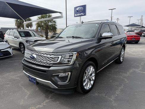 Used 2019 Ford Expedition Platinum image 2