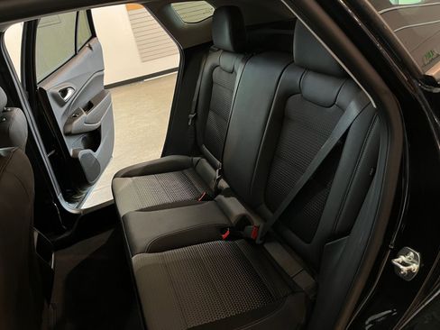 Used 2025 Chevrolet Trax LT w/ LT Convenience Package image 38