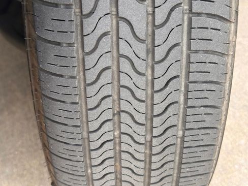 Used 2019 Volkswagen Tiguan S image 3