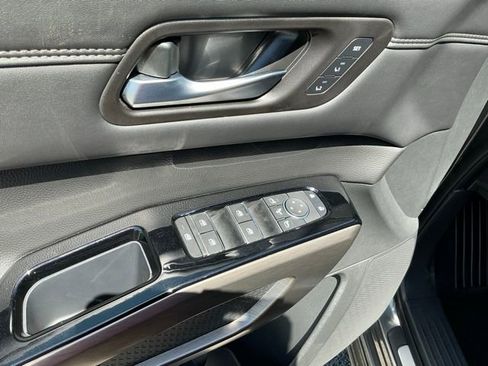 Used 2025 Nissan Pathfinder Platinum FWD image 15