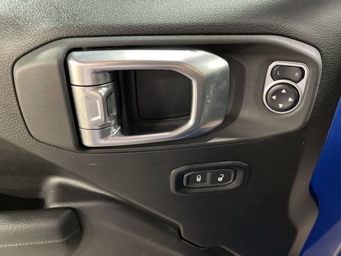 Used 2024 Jeep Wrangler Sport S image 7