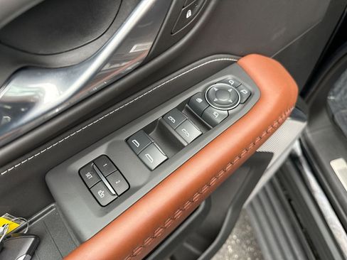 Used 2024 GMC Yukon Denali Ultimate image 15