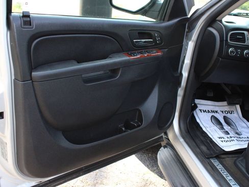 Used 2013 Chevrolet Avalanche LTZ AWD/4WD image 13