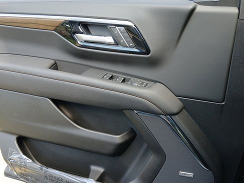 New 2025 Chevrolet Suburban High Country image 19