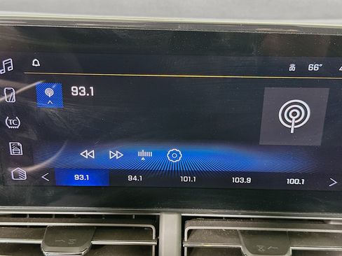 Used 2025 Chevrolet Trax LT image 21