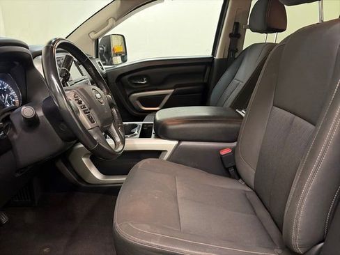 Used 2019 Nissan Titan SV w/ SV Convenience Package image 16